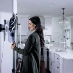 BISSELL - PowerEdge Cordless Stick Vacuum - Black -Blender Spark Deals Store 3017e502 6f82 5b09 bec2 1de2671224c1