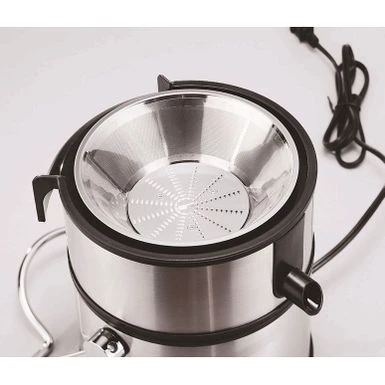 Brentwood 700 Watt Power Juice Extractor With Stainless Steel Body - Black 4 Brentwood 700 Watt Power Juice Extractor With Stainless Steel Body - Black - Image 4