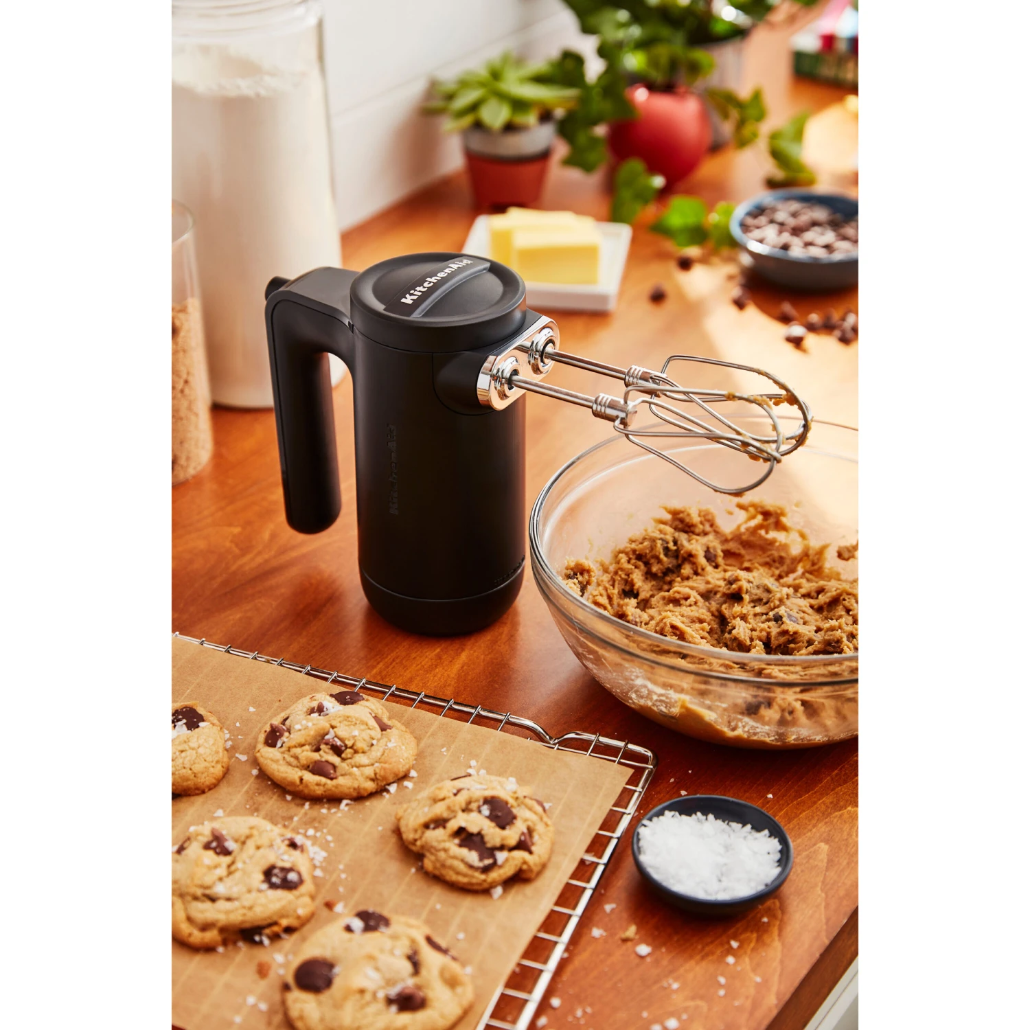 KitchenAid - Cordless 7 Speed Hand Mixer - Black Matte 8 KitchenAid - Cordless 7 Speed Hand Mixer - Black Matte - Image 8