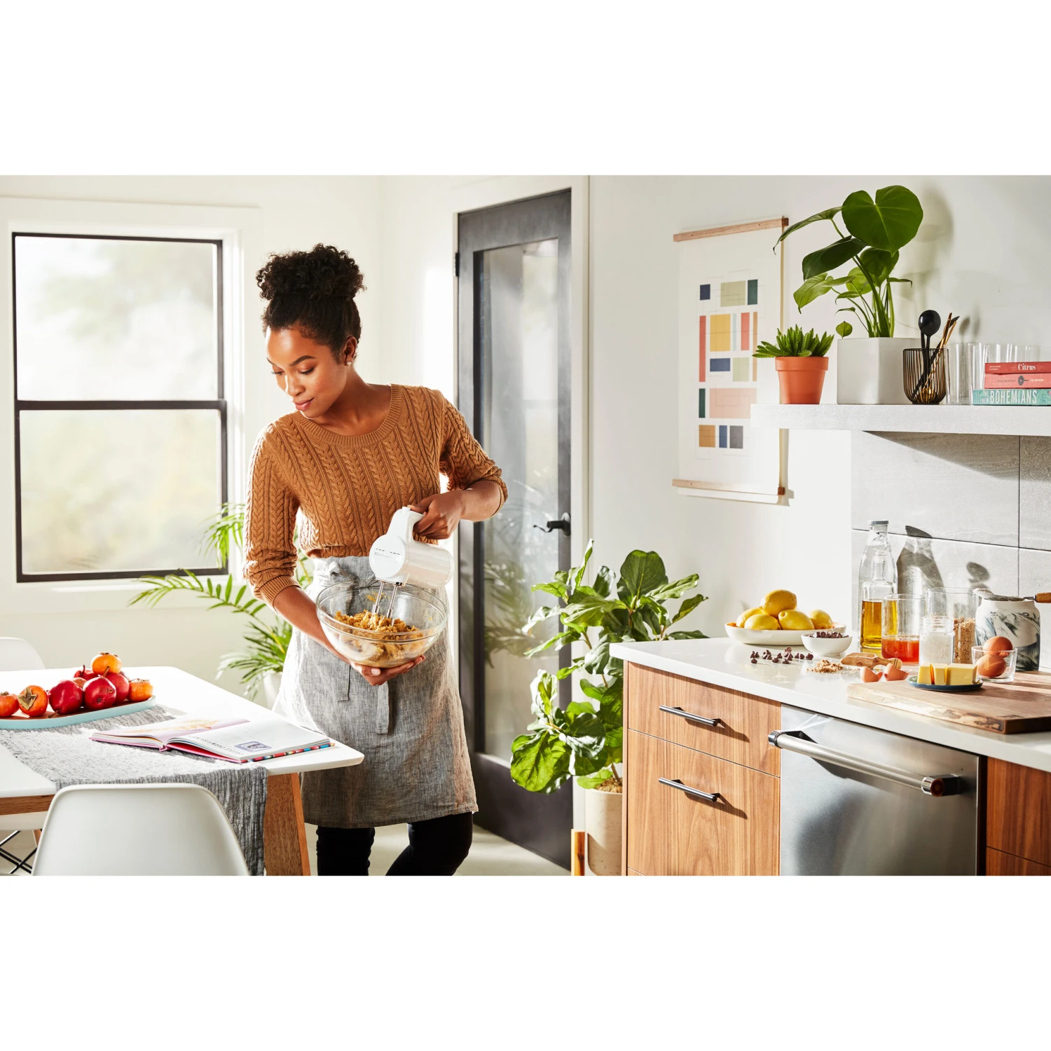 KitchenAid Cordless 7-Speed Hand Mixer With Turbo Beaters II In White 2 KitchenAid Cordless 7-Speed Hand Mixer With Turbo Beaters II In White - Image 2